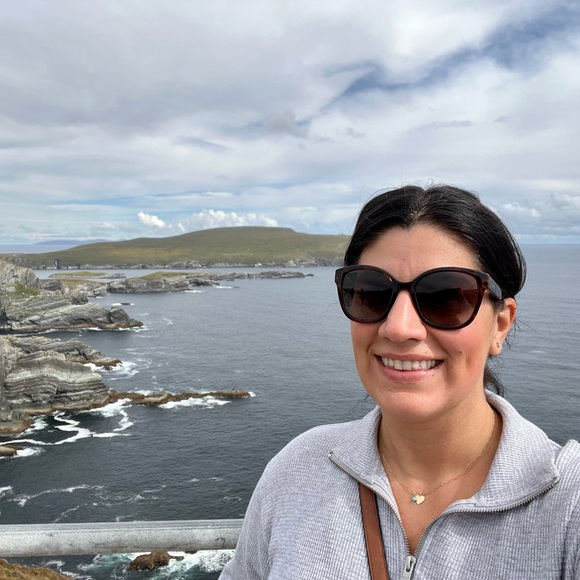 Meet your Posher, Christina - Picture 1 of 1